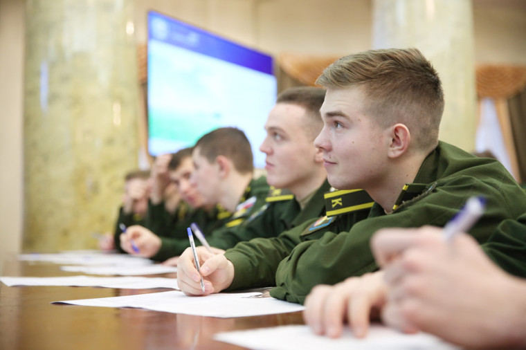 Поступление в высшие военно- учебные заведения..